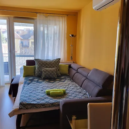 Apartment Kiss-fueredi